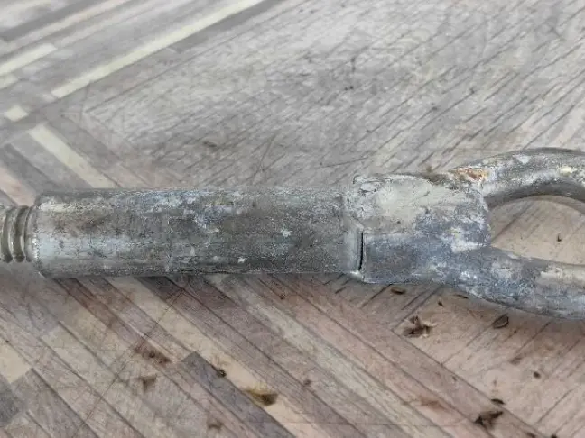 Буксировочный крюк