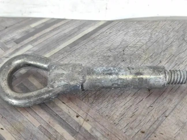 Буксировочный крюк