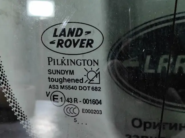 Стекло кузовное (глухое) правое DISCOVERY 3 L319
