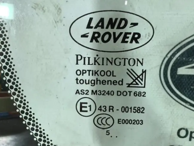 Стекло кузовное глухое правое DISCOVERY 3/4 L319