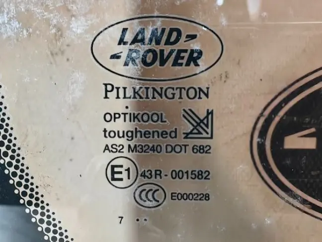 Стекло кузовное глухое правое DISCOVERY 3/4 L319