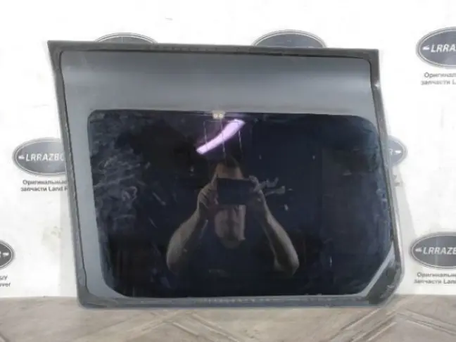 Стекло кузовное глухое правое DISCOVERY 3/4 L319