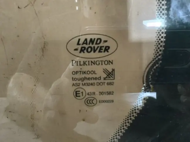 Стекло кузовное глухое левое DISCOVERY 3/4 L319