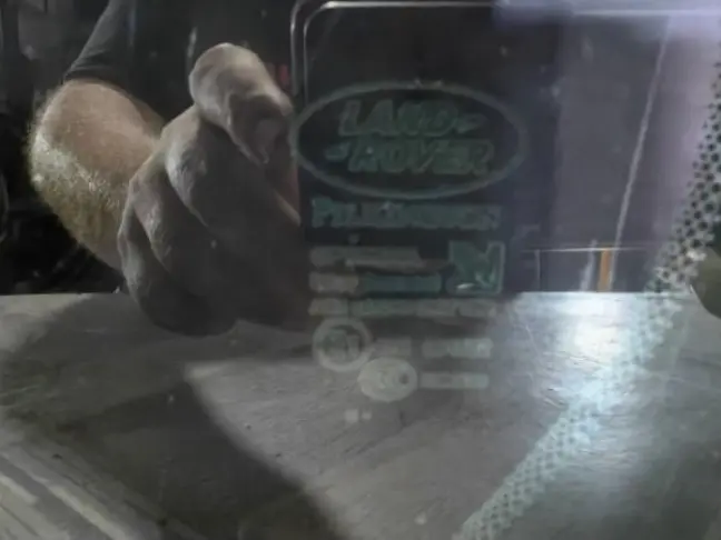 Стекло кузовное глухое левое DISCOVERY 3/4 L319