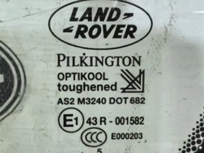 Стекло кузовное глухое левое DISCOVERY 3/4 L319