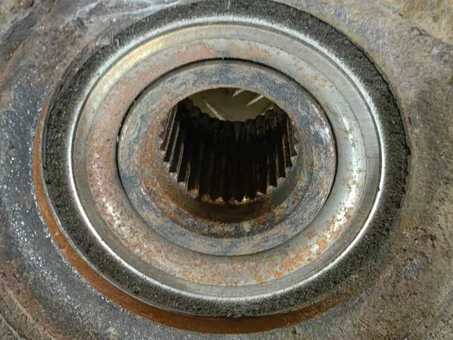 Кулак задний левый DISCOVERY 3/4 L319 05-12