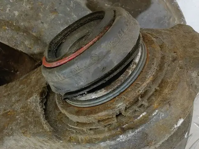 Кулак задний левый DISCOVERY 3/4 L319 05-12