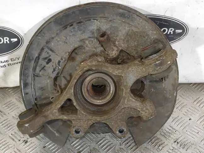 Кулак задний левый DISCOVERY 3/4 L319 05-12