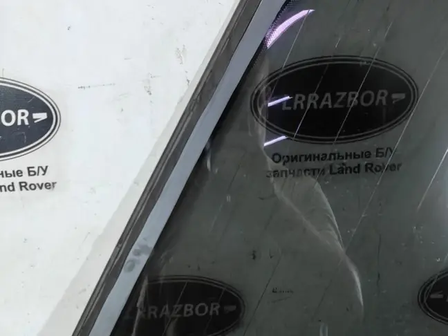 Стекло кузовное глухое левое Range Rover L322