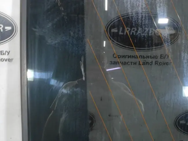 Стекло кузовное глухое левое Range Rover L322