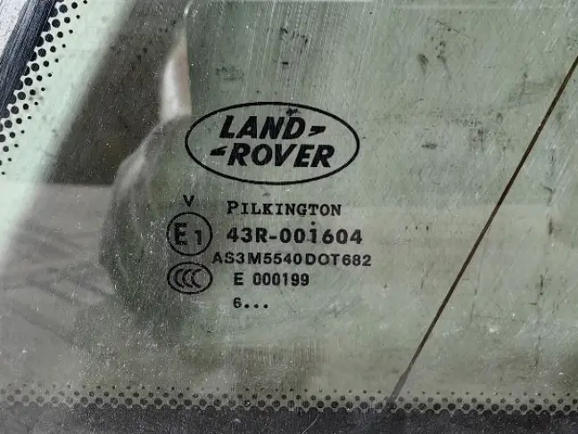 Стекло кузовное глухое правое Range Rover L322