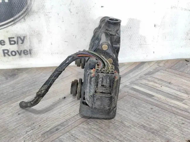 Блок клапанов подвески передний Range Rover L322