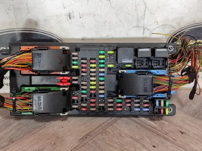 Блок предохранителей салонный Range Rover L322 09+