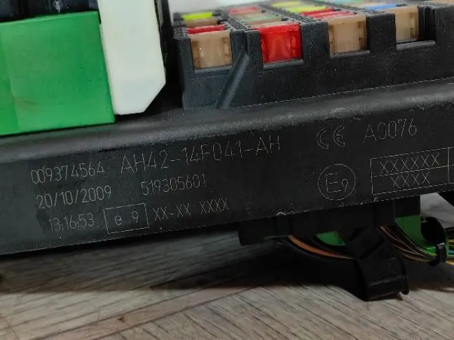 Блок предохранителей салонный Range Rover L322 09+