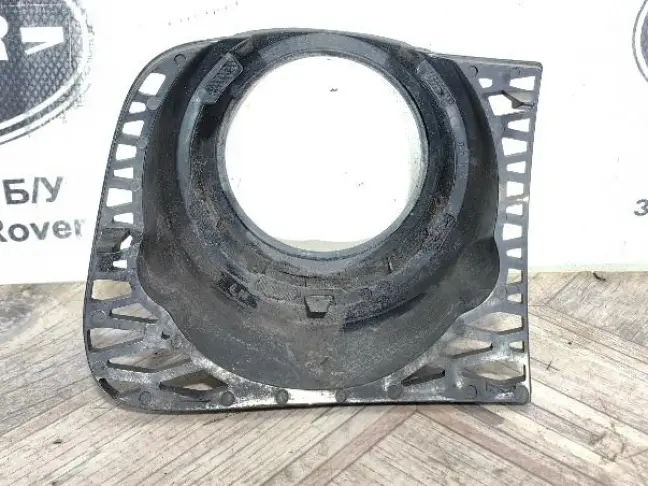 Рамка ПТФ левая Range Rover L322 09-12