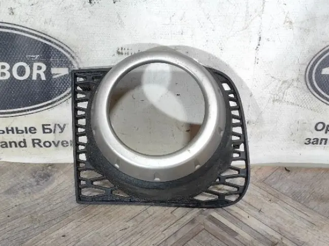 Рамка ПТФ левая Range Rover L322 09-12