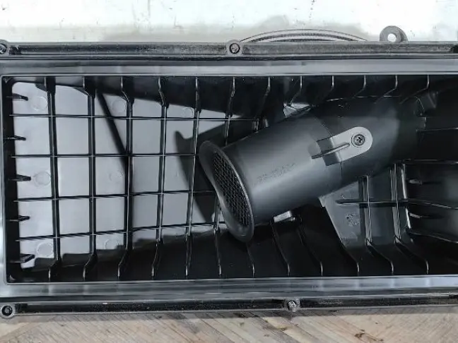 Крышка воздушного фильтра правая Range Rover L322