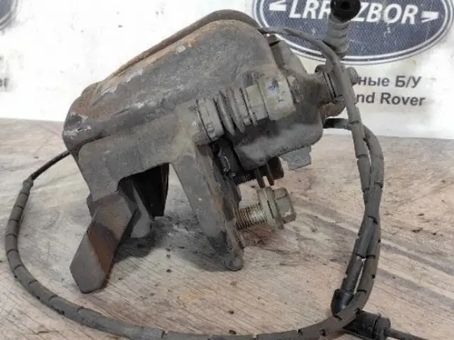 Суппорт задний правый Range Rover L322 5.0 4.4