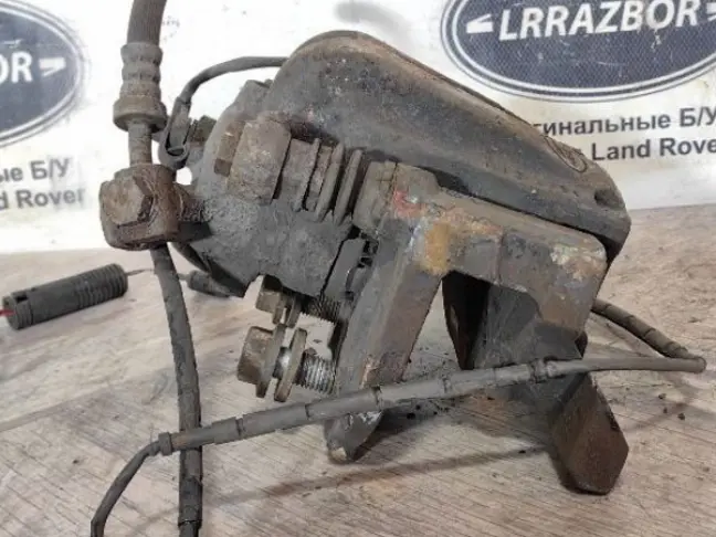 Суппорт задний правый Range Rover L322 5.0 4.4