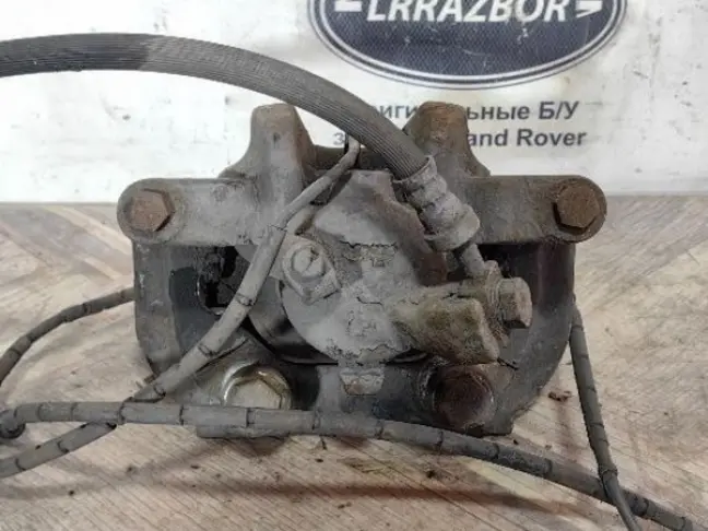 Суппорт задний правый Range Rover L322 5.0 4.4