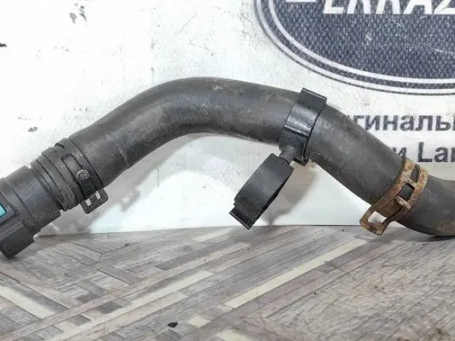 Патрубок охлаждения Range Rover 3 L322 5.0