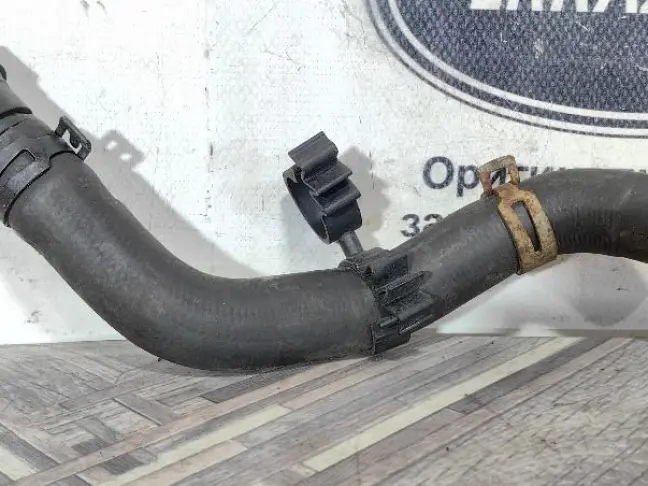 Патрубок охлаждения Range Rover 3 L322 5.0