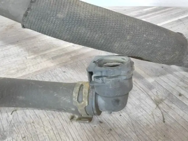 Патрубок радиатора нижний Range Rover 3 L322 5.0