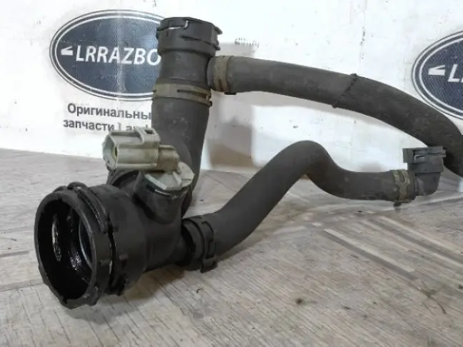 Патрубок радиатора нижний Range Rover 3 L322 5.0