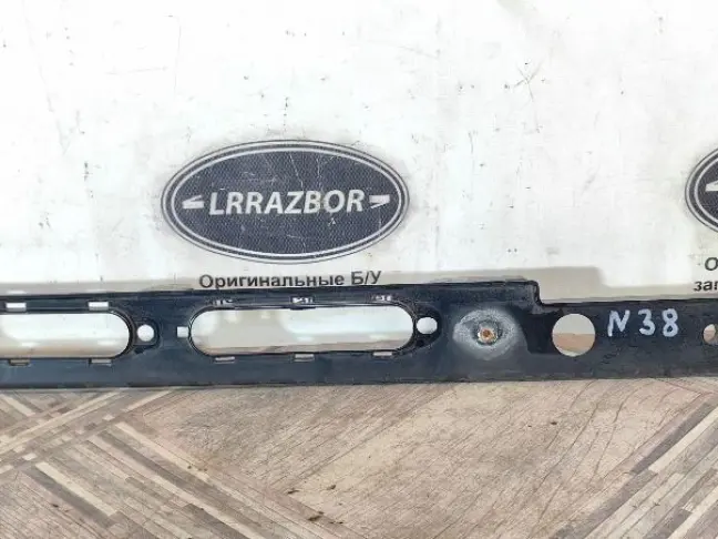 Кронштейн переднего крыла левый Range Rover 4 L405