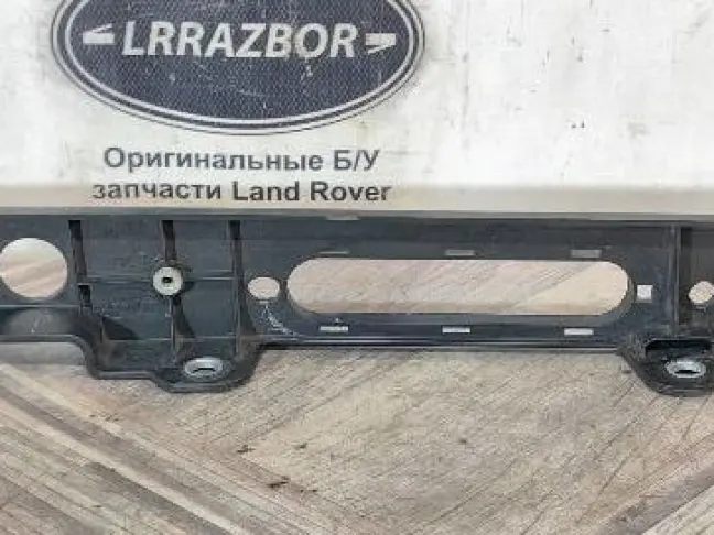 Кронштейн переднег крыла правый Range Rover 4 L405