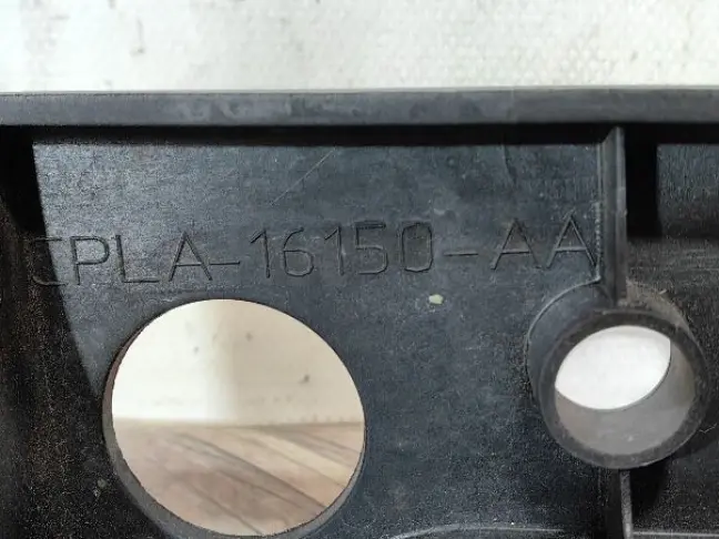 Кронштейн переднег крыла правый Range Rover 4 L405