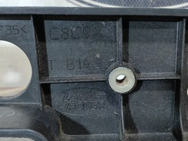 Кронштейн переднег крыла правый Range Rover 4 L405