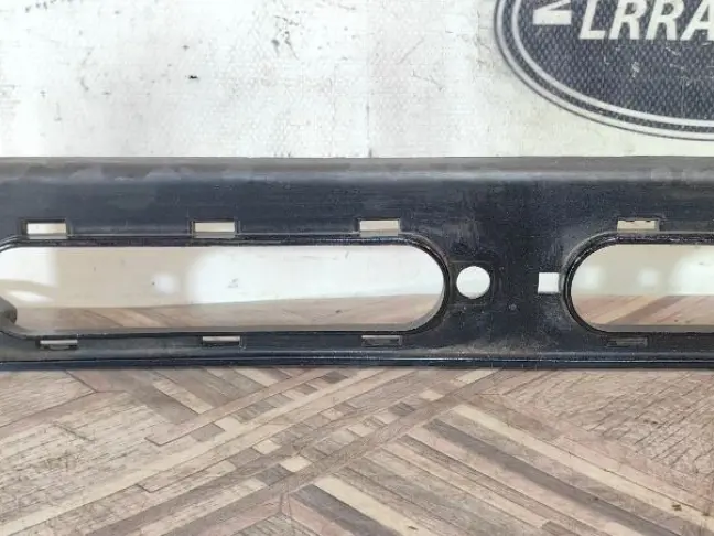 Кронштейн переднег крыла правый Range Rover 4 L405