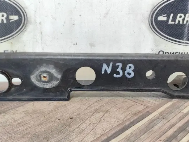 Кронштейн переднег крыла правый Range Rover 4 L405