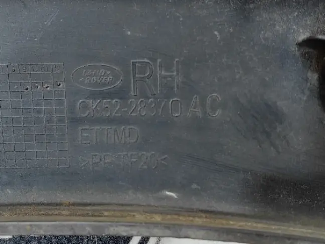 Молдинг заднего крыла правый Range Rover 4 L405