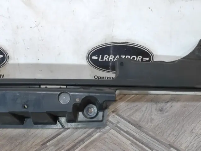 Кронштейн заднего бампера центр Range Rover 4 L405