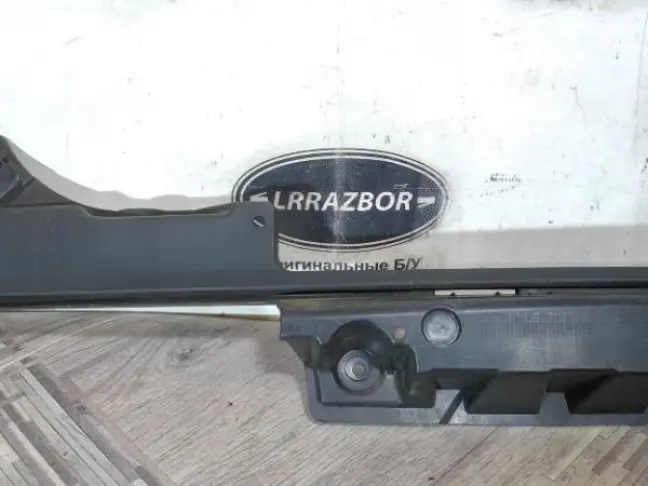 Кронштейн заднего бампера центр Range Rover 4 L405
