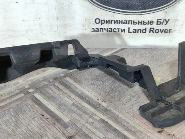 Кронштейн заднего бампера левый Range Rover 4 L405