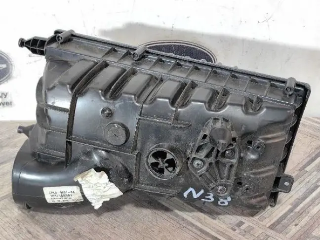 Корпус воздушного фильтр левый Range Rover 4 L405