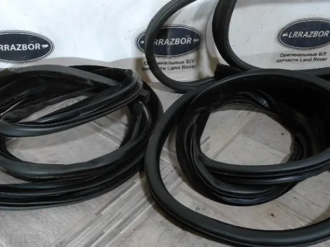 Уплотнитель двери комплект Range Rover 4 L405