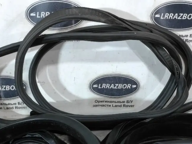 Уплотнитель двери комплект Range Rover 4 L405