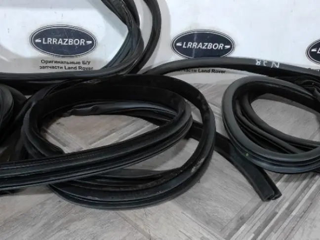 Уплотнитель двери комплект Range Rover 4 L405