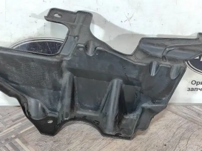 Пыльник двигателя левый Range Rover 4 L405