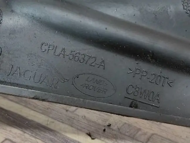 Пыльник двигателя правый Range Rover 4 L405