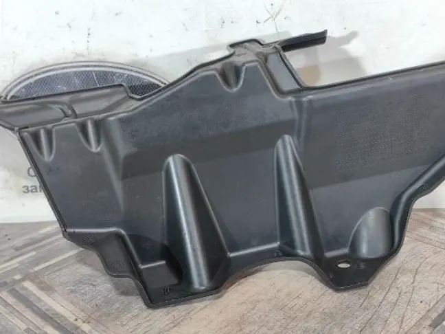 Пыльник двигателя правый Range Rover 4 L405