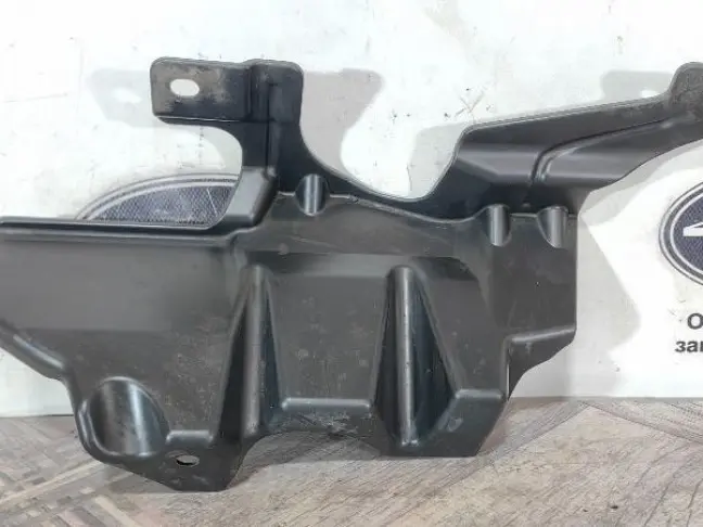 Пыльник двигателя правый Range Rover 4 L405