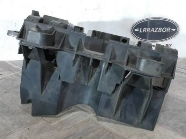 Кронштейн радиатора правый Range Rover 4 L405