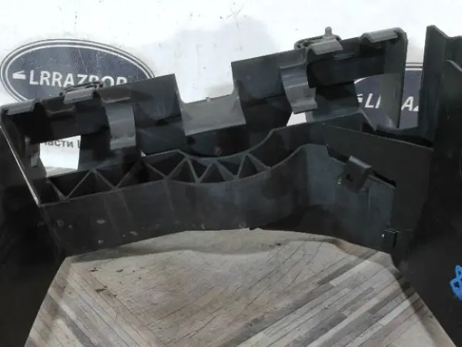 Кронштейн радиатора правый Range Rover 4 L405