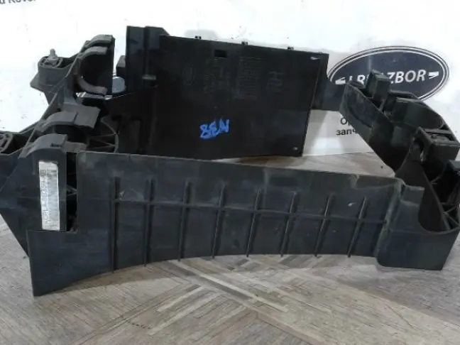 Кронштейн радиатора правый Range Rover 4 L405