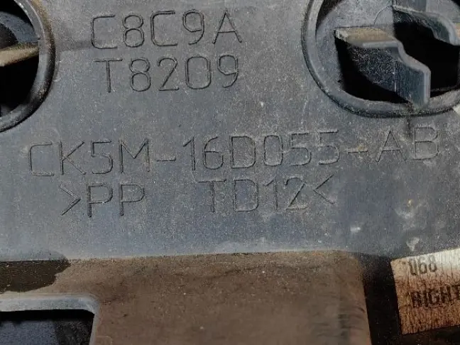 Молдинг крыла левый Range Rover 4 L405